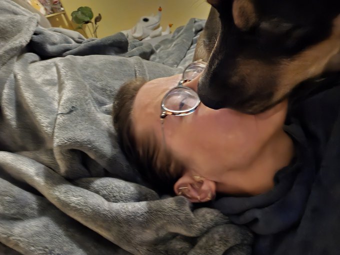 I started crying because I'm stressed and feel very alone and abandoned but Zero ran up and licked off<a href="/tag/wigglegram"class="tags"><span>#wigglegram</span></a><a href="/tag/nishika"class="tags"><span>#nishika</span></a>