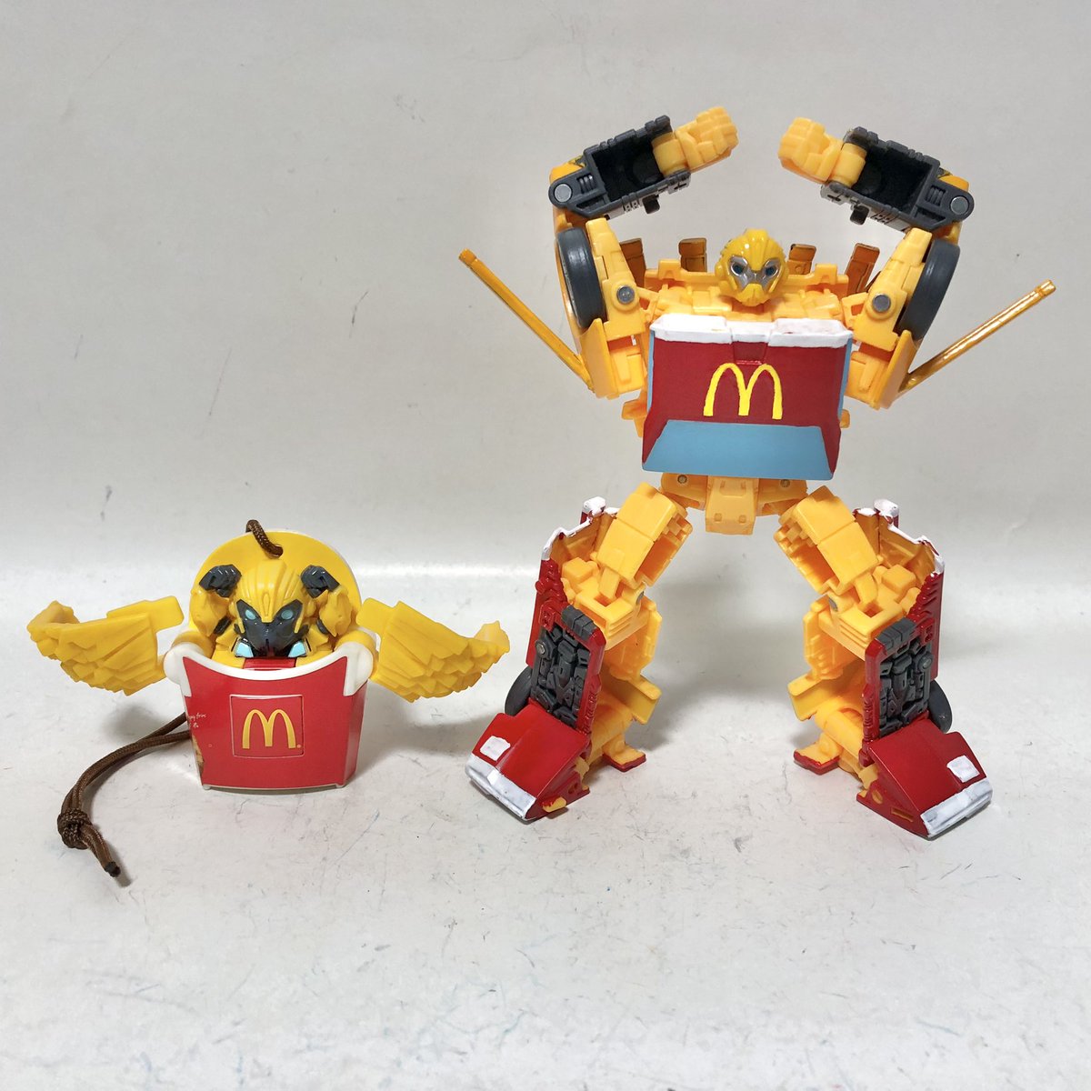 machine_great's tweet photo. 今週のネタ改造っ！

サンストリーカーを改造して、ポテトトランスフォーマーのバンブルビーにしてみました！

#トランスフォーマー
#transformers
#カスタムTF
#リペフォ https://t.co/wrtH6OSmND