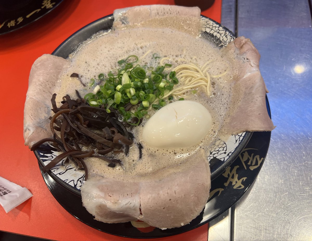 hiroshi0273's tweet photo. 日本整形外科学会にっせいかいでのラーメンキッチンカーは一幸舎🍜

もちろんお店にも🍜

#日本整形外科学会 
#abc法
#半月板制動術 
#esska 
#jkops 
#膝元気ライフ
#コツキリン 
#themedicalbodymake 
#膝周囲骨切り術でスポーツ復帰
#筋トレ 
#膝元気ライフ 
#パワー 
#六甲山ヒルクライム https://t.co/WJEpZnOtCU