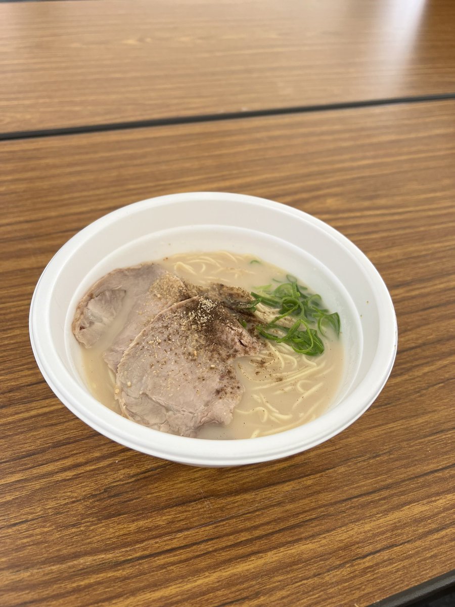 hiroshi0273's tweet photo. 日本整形外科学会にっせいかいでのラーメンキッチンカーは一幸舎🍜

もちろんお店にも🍜

#日本整形外科学会 
#abc法
#半月板制動術 
#esska 
#jkops 
#膝元気ライフ
#コツキリン 
#themedicalbodymake 
#膝周囲骨切り術でスポーツ復帰
#筋トレ 
#膝元気ライフ 
#パワー 
#六甲山ヒルクライム https://t.co/WJEpZnOtCU