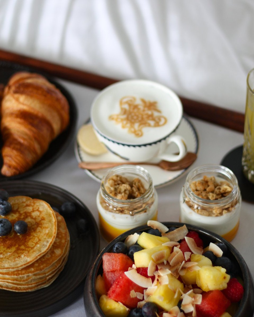 A weekend well spent always includes breakfast in bed ​🥐