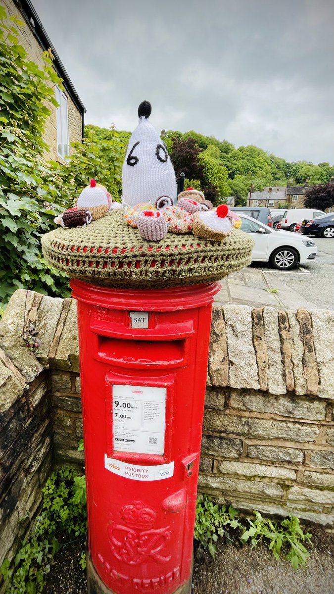 SCJmurphy's tweet photo. A yarn topper for a GR box to celebrate #Bollington Festival’s 60 year Jubilee. The topper features the town’s symbol, #WhiteNancy, a19th century folly that sits above the town on #KerridgeRidge, for #PostBoxSaturday https://t.co/ubSyc0eiaj