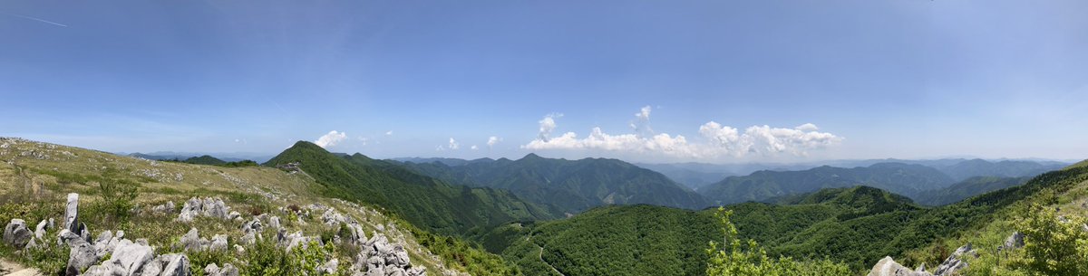 天狗高原の景色と六花ちゃんたち
絶景絶景絶景絶景絶景絶景絶景！

標高約1500mから見る景色は、最高✌️☀️

#小春六花
#夏色花梨
#花隈千冬
#みくちゃ