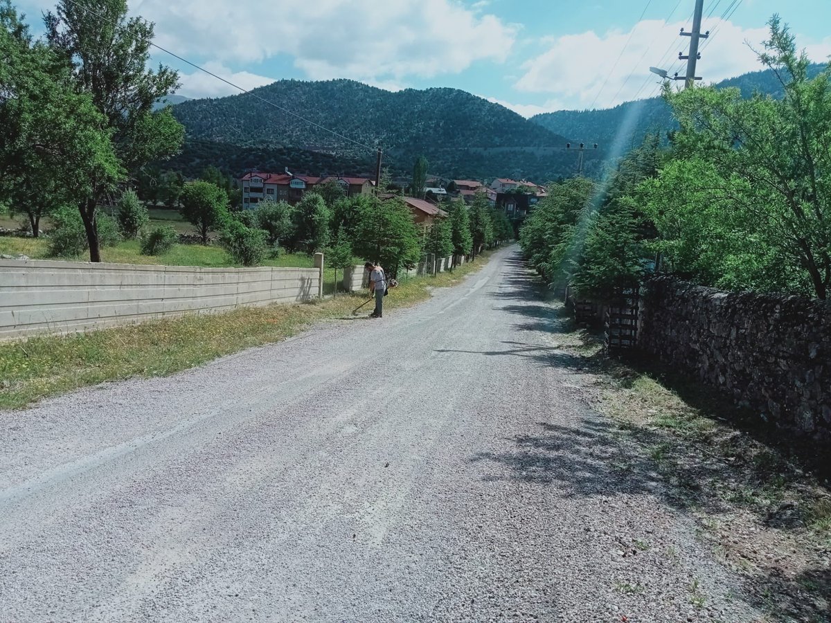 Belediyemiz Fen İşleri Müdürlüğüne bağlı ekiplerimizce, #Yarpuz Mahallemizde 
yabani ot temizliği ve genel temizlik çalışmaları devam ediyor. 🧹✅

Tertemiz bir #Akseki için çalışıyoruz!