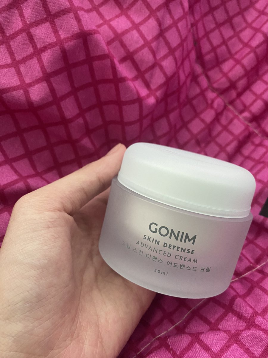 SitiSaff's tweet photo. and here is the productโ
โจGonim Repair Cream โจ
baru pakai dalam one week tapi boleh rasa skin makin hari makin moisture & tak kusam.. so much love! ๐ฅน
and the price sangat affordable..
#GONIM
๐โ https://t.co/wX6zNfAbJD https://t.co/SY8sDGnx8N