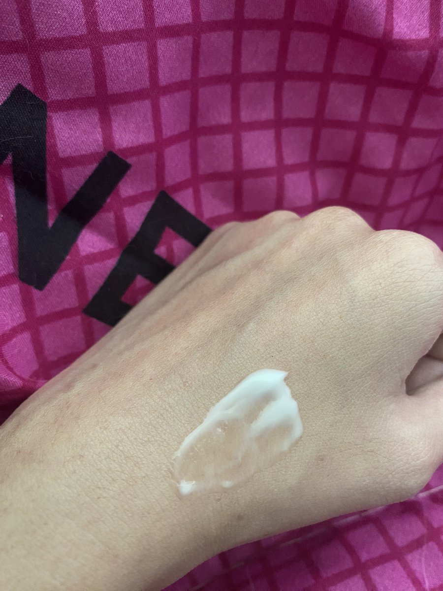 SitiSaff's tweet photo. and here is the productโ
โจGonim Repair Cream โจ
baru pakai dalam one week tapi boleh rasa skin makin hari makin moisture & tak kusam.. so much love! ๐ฅน
and the price sangat affordable..
#GONIM
๐โ https://t.co/wX6zNfAbJD https://t.co/SY8sDGnx8N