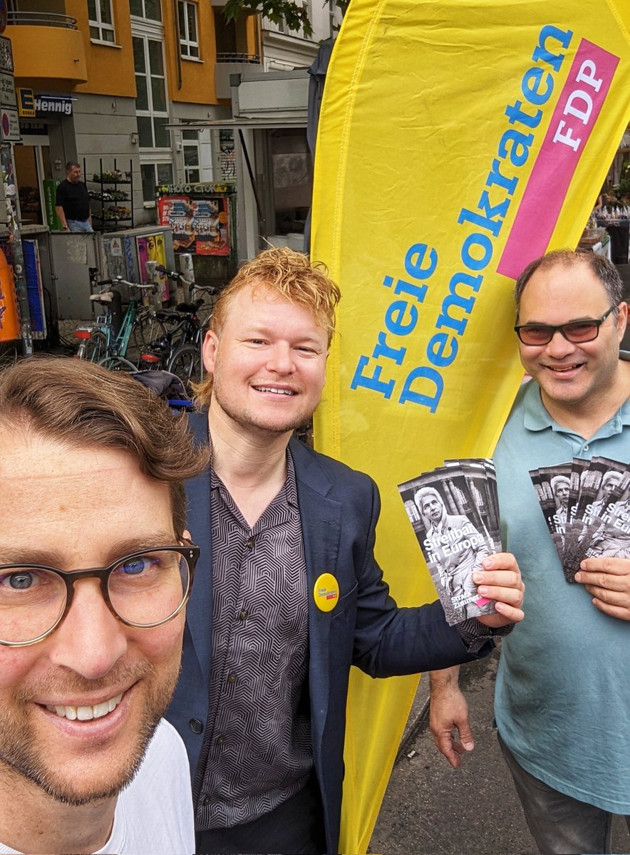 Wir sind heute Morgen am Kollwitzmarkt und werben für ein 🇪🇺 der Freiheit und des Rechts mit einer starken #FDP. #Europawahl24