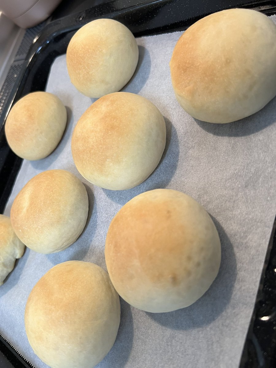 kaoru_snake's tweet photo. 今日も今日とてパンを焼く https://t.co/DTnhsAtwfr