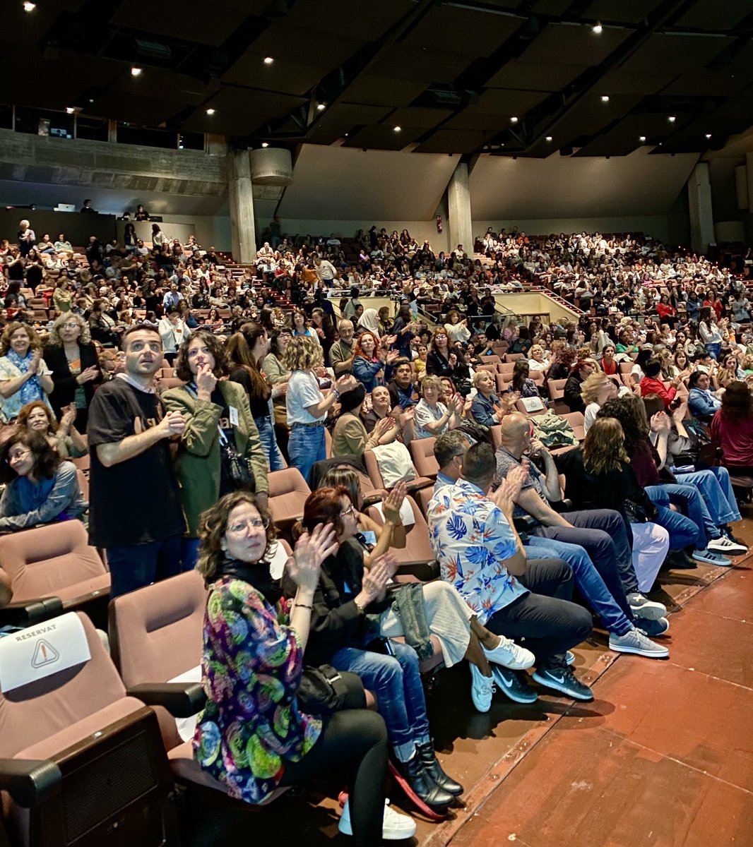 Els últims 7 anys he après i crescut professionalment a <a href="/suaracoop/">Suara Cooperativa</a>, una cooperativa amb gran vocació per fer les coses bé. Avui celebren la #AssembleaSuara amb més de 1600 persones. Un model de participació que m’atreviria a dir que és referent a nivell europeu. Molta sort!