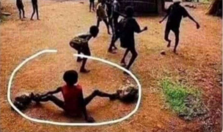 Real tbt,pale mfalme anapo amua Ku sacrifice balls zake mbili kwa One ball 😁