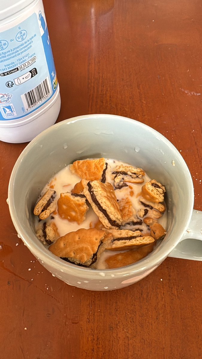 hichembkhh's tweet photo. on m’a souvent demandé je manger quoi pour avoir ce corps si athlétique voici le petit déjeuné du SIÈCLE https://t.co/MkXRj9zUQo
