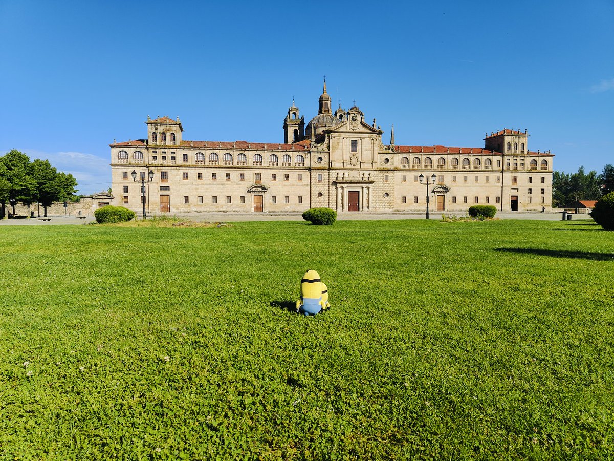 Preparados para conocer el interior de los Escolapios de #MonforteDeLemos. Comenzamos a lo grande en #TierraDeLemos 🔝