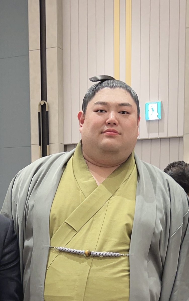 QVqd32432's tweet photo. 阿炎ちゃん頑張れ🔥🔥🔥

#阿炎
#大相撲
#sumo https://t.co/W02cOsmMWD