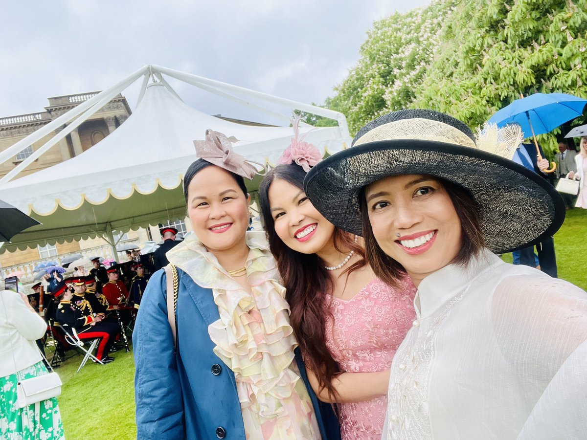 Louie_Horne's tweet photo. Despite the rain, we had an amazing time at the @RoyalFamily Garden Party earlier this week! π§οΈ
πΈ The gardens were stunning, the atmosphere lively &the company even better. Truly an unforgettable experience, rain or shine! π
#RoyalGardenParty #UnforgettableWeek
#IENlife https://t.co/aXxolXn0cM