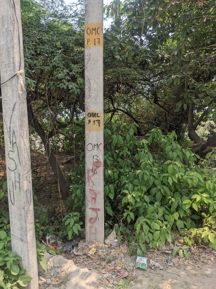 RitvikChandel7's tweet photo. @mopr_goi @uppanchayatiraj @Bhupendraupbjp
हरदोई जिले के अहिरोरी गांव में पवन सिंह चंदेल के घर के सामने OMC पिलर P-17 के पास जमा घूरे और कचरे को तुरंत साफ करवाएं यह गंदगी बीमारियाँ फैला सकती है और दुर्गंध फैला रही है भविष्य में घूरे फेंकने पर रोक लगाई जाए।

पवन चंदेल
8808761761 https://t.co/D3CbnkyKc2