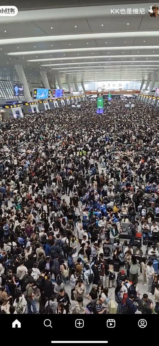 Population is not an exclusive thing of India. We forget that China had more population than us for so long.

These are the pics of 1st May when Chinese May Day holidays start. It’s not an airport, it is Hangzhou railway station.

On this day, Chinese railways handle 144 million