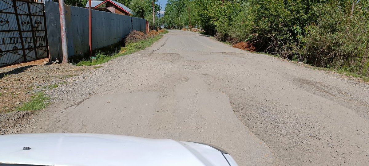 mirentomologist's tweet photo. @DCBaramulla The road from Botingoo through Shova to Bomai is in a state of disrepair and urgently requires earth filling prior to macadamization. This route is crucial for accessing the degree college in Bomai, and the Public Health Centre.@OfficeOfLGJandK @DivComKash https://t.co/oP3yMcMfZw