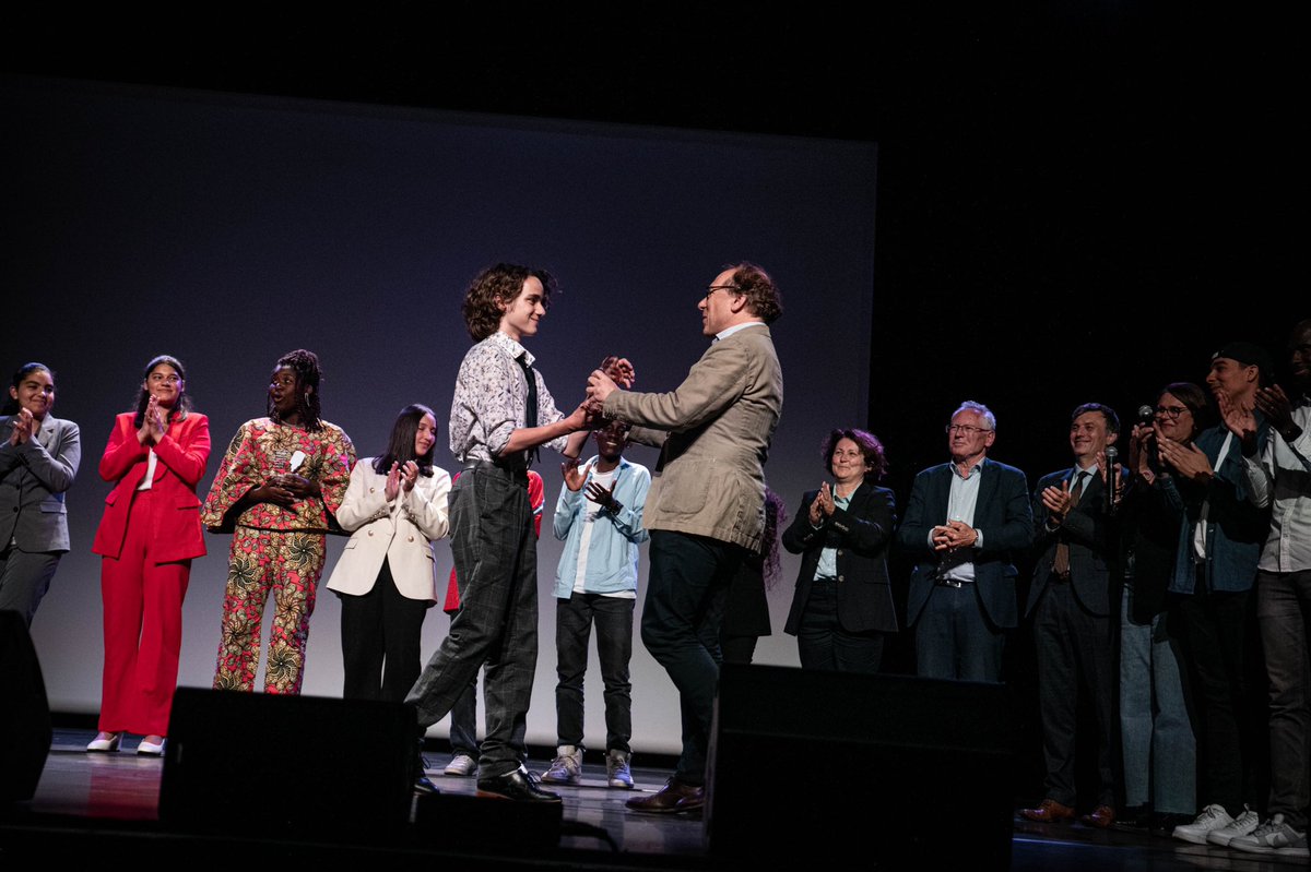 Jp_Jeandon's tweet photo. Un beau moment au @Ledouzecergy où se tenait la finale de la 2nde édition du Concours d'Éloquence Inter-collèges 2024, organisée dans le cadre des Cités Éducatives de la @villedecergy 
Bravo à tous les participants pour leur performance et leur engagement personnel !
Un grand merci également aux associations qui ont préparé les 12 jeunes ainsi qu’aux membres du jury pour leur précieuse contribution. 
Enfin remerciements sincères à tous ceux qui ont œuvré et assuré le succès des réussites éducatives sur la ville de Cergy. 
Ensemble, nous célébrons la réussite et l'épanouissement de nos jeunes, qui à travers cet exercice et cet accompagnement, ont gagné en confiance et en méthodologie pour une meilleure aisance à l’oral. 
Bravo pour leur courage et leur prestation 🎙️ 
#CitésÉducatives #Éloquence #JeunesTalents