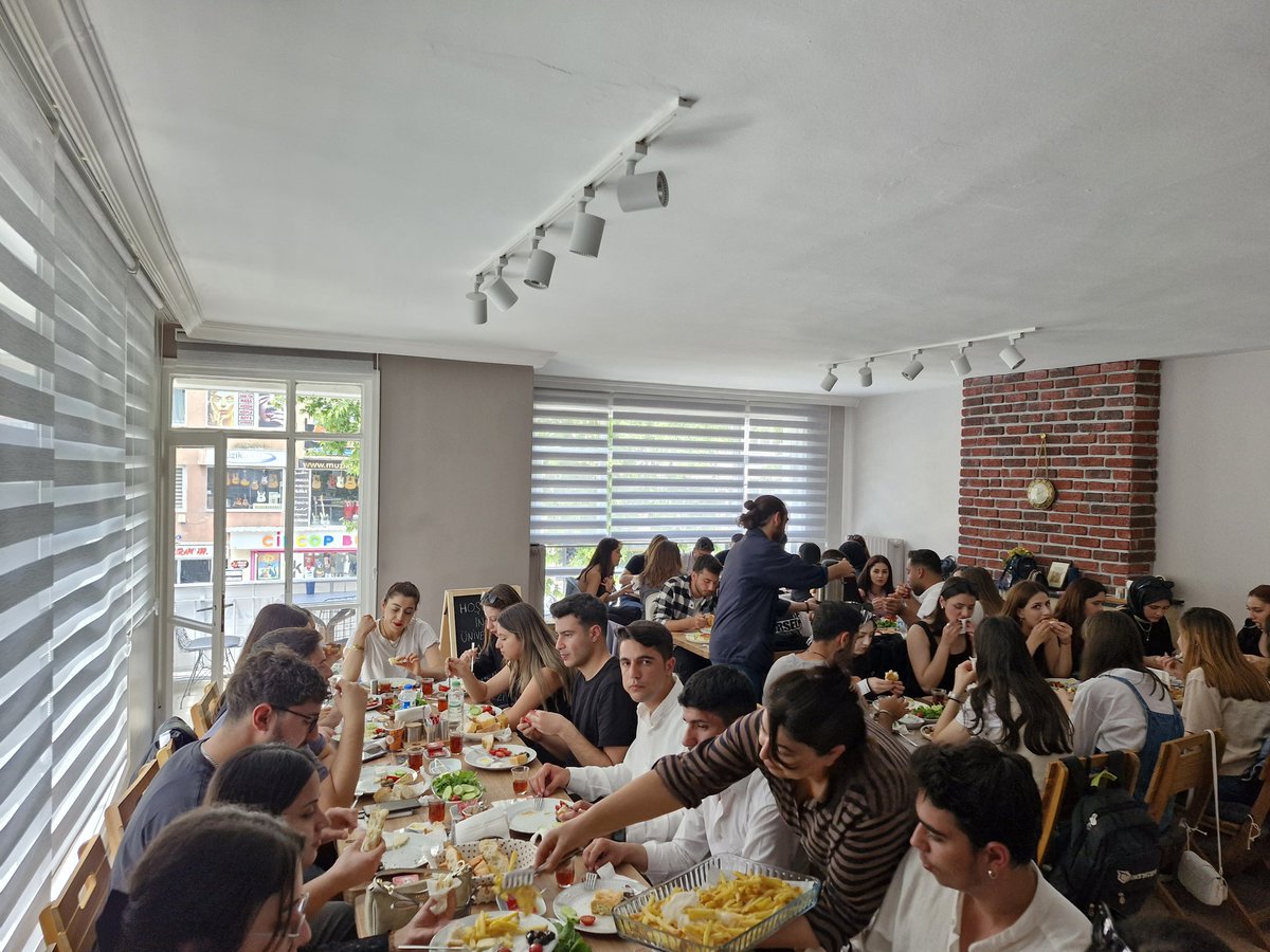 YarinlarKultur's tweet photo. Malatya İnönü Üniversitesi Atatürkçü Düşünce Topluluğu (ADT)'ndan arkadaşlarımızı güneşli bir cumartesi sabahında Ankara'da, Kültür Merkezimizde ağırlıyoruz.

Haftasonları birbirinden lezzetli kahvaltı çeşitleri ve aperatifler için Yarınlar'da buluşalım... https://t.co/qpyFHbQslf