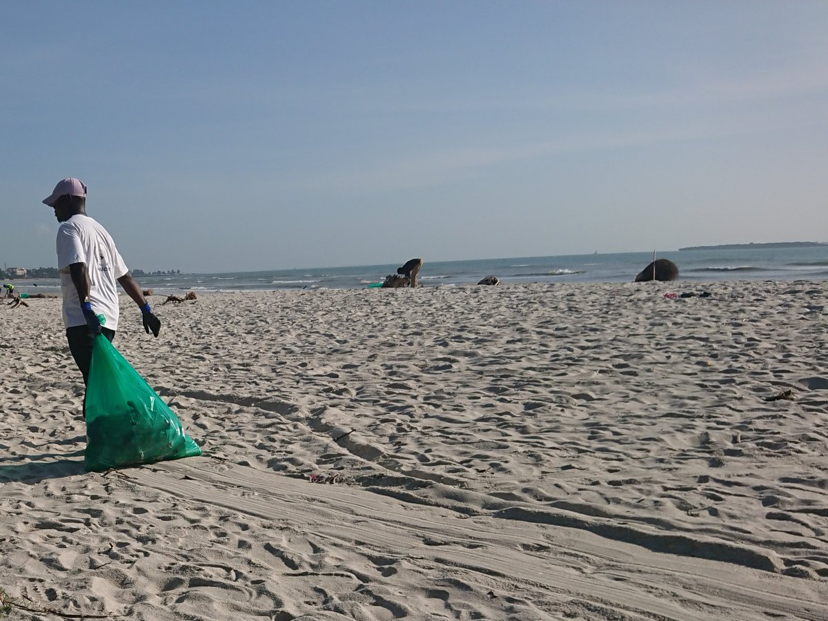 ReFiTanzania's tweet photo. Our #MonthlyEarthDay is called #SafiDay where we go out and collect plastic waste from our environment. We want to make this a Nation wide movement, and a culture adapted by all Tanzanians in their respective neighborhoods and towns. We have started with Mbezi Beach Area. https://t.co/aVU6vmy4Vj