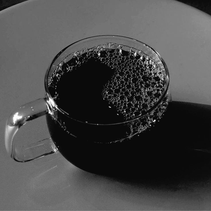 — Утро начинается не с кофе, а с того что тебя вызывают на работу раньше нужного. Но я довольно быстро разобрался с тварями и теперь можно насладиться горячим напитком.