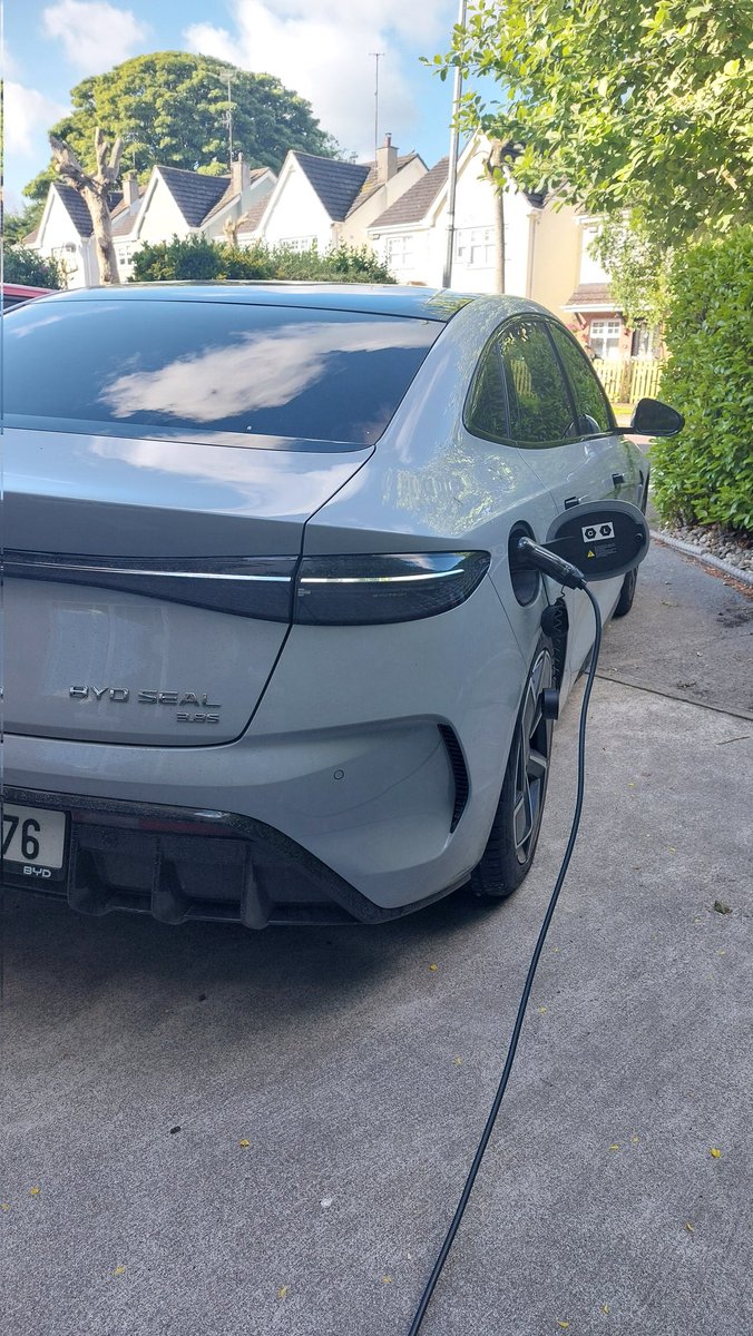 EvPlatform's tweet photo. 1) The 3-pin socket is the unsung hero of the EV world!

Rather unaffectionately called 'the Granny Cable', it's slow but effective. https://t.co/8hIkJUfQ0I