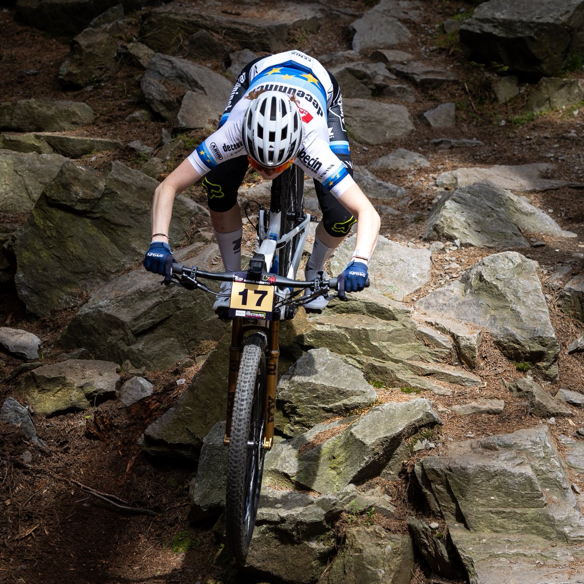 And she is BACK TO THE FRONT! 

Pieterse in 1️⃣, Ferrand-Prevot in 2️⃣.  

Huge crash for Jenny Rissveds leading to a DNF ❌ 

@MTBworldseries #MTBWorldCup