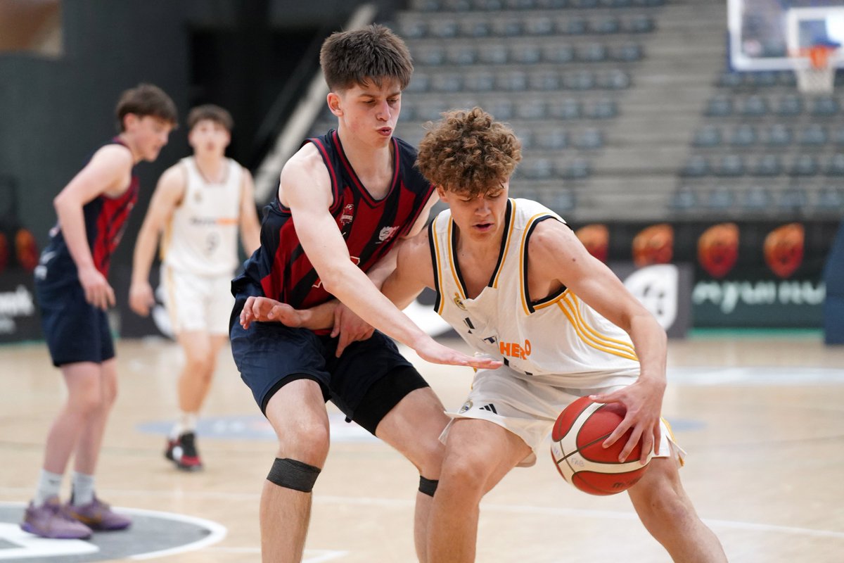 BaloncestoESP's tweet photo. 🏆 #FEBCadeteM2024 | La gran final EN DIRECTO desde San Fernando 🔥

⏰ 12:00h
@FCBbasket 🆚 @RMBaloncesto
📺 https://t.co/oQIHDLAKoF

#SomosEquipo https://t.co/1BJTei0t4j