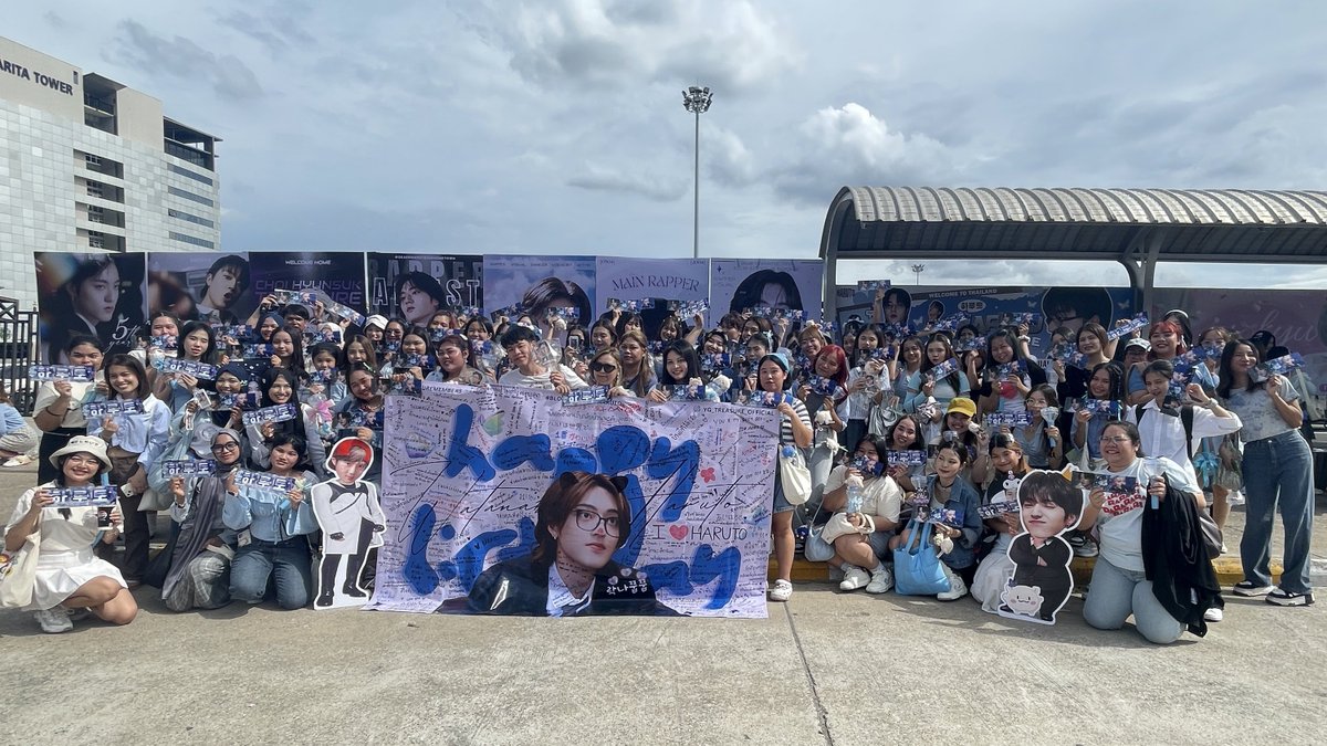 BesideHARUTO_TH's tweet photo. [📸🦋] กิจกรรมจุ่มรุรุ และถ่ายภาพรวม DAY 3
#𝗢𝗸𝗮𝗲𝗿𝗶𝗛𝗔𝗥𝗨𝗧𝗢𝟮𝗻𝗱𝗛𝗼𝗺𝗲𝘁𝗼𝘄𝗻

ขอบคุณทึเมทุกคนที่นำรุรุมาร่วมกันถ่ายภาพน่ารัก ๆ นะคะ 🤎🙏🏻

ไว้พรุ่งนี้มาถ่ายกันอีกนะคะ ที่เดิมของเราเลยค่ะ เดี๋ยวเวลาจะแจ้งอีกครั้งนะคะ

#HARUTO #하루토 #ハルト #温斗 
#น้องสมบัติรีบูทที่บางกอก_DAY3
#ฤดูฝนนี้ไทยทึเมมีน้องสมบัติ 
#TREASURE_REBOOT_IN_BANGKOK
@treasuremembers
