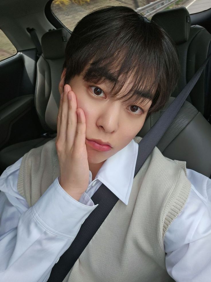 GaeFamily's tweet photo. Diawali dengan petshop, dikenalkan oleh dua sahabat baiknya, Minseók dan Jongdaê, Baekhyün bertemu Chanyeól. Meskipun terasa bagai didunia mimpi, tapi bagi Baekhyûn, tidak ada yang seindah bersama Jongdaê. 
Sebuah kisah dari universe lain, bukti bahwa cinta itu ada... https://t.co/OXdedZI4Fo