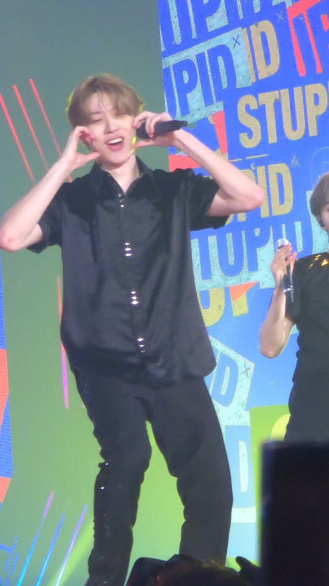 sweetlunar's tweet photo. Junghwan is ok and cute as always guys~ 😊

#SOJUNGHWAN #소정환
#TREASURE_REBOOT_IN_BANGKOK https://t.co/jsUcWdofdE