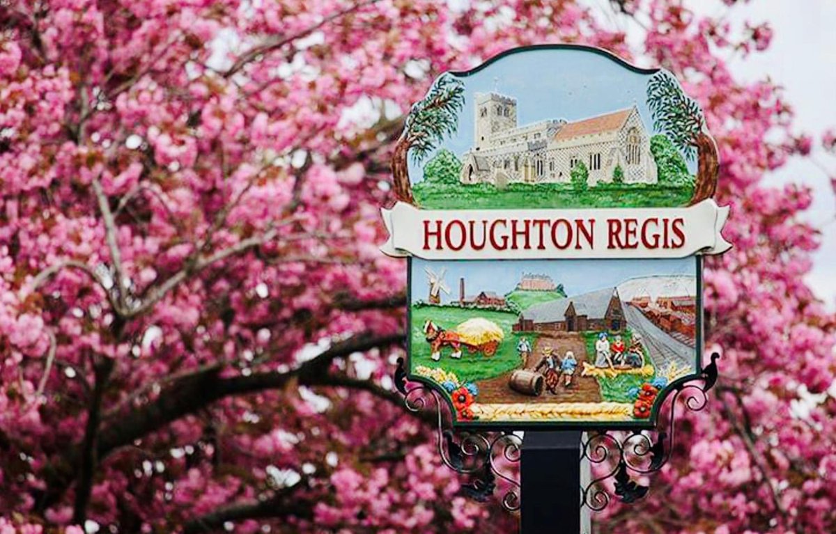 HRinBloom's tweet photo. 🥇🥈🥉You've got to be in it to win it🥉🥈🥇
Our entries into @AngliaInBloom are in!
#HoughtonRegis has been entered for the Large Town & #HoughtonHallPark has been entered for the Historic Parks & Gardens
#OurBloom #HRinBloom #Community #BritainInBloom #BloomingBedfordshire https://t.co/g8cBDU9AgR