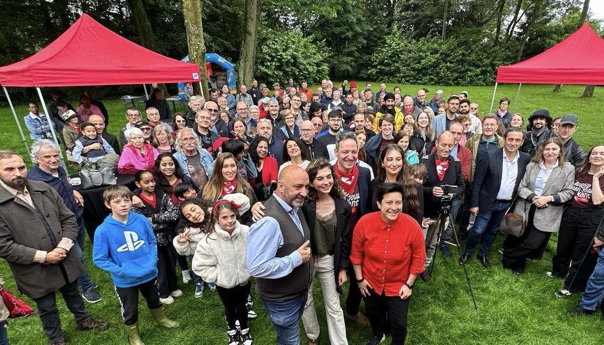 DeWitteKim's tweet photo. Wie een links, sociaal, menselijk beleid wil, stemt PVDA. Zodat wij de asociale besparingsgolf kunnen tegenhouden, de andere progressieve partijen kant doen kiezen en een links, sociaal beleid kunnen afdwingen. Een stem op PVDA, locomotief op links, is nuttig &amp; nodig. #PVDAOnFire https://t.co/euHk2H9B3T