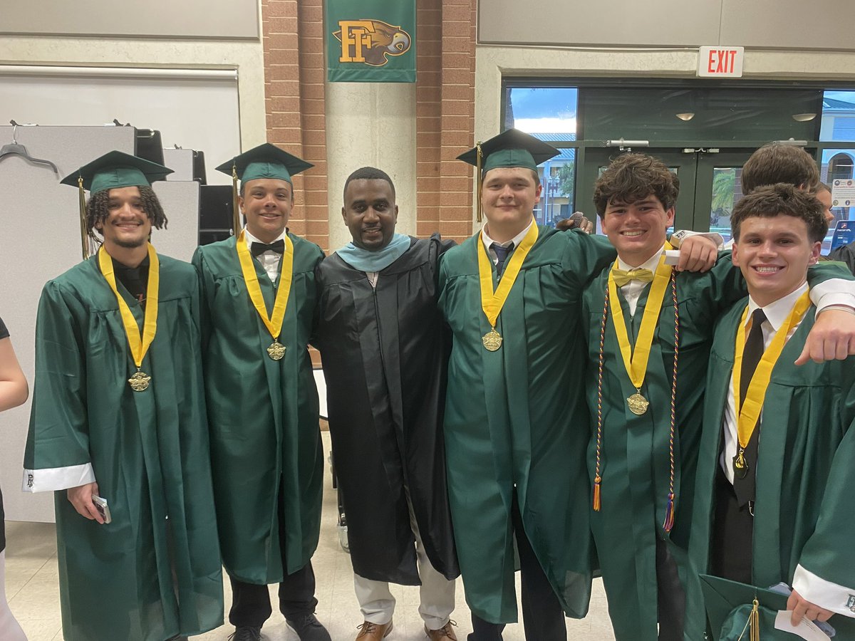 SunsNorth's tweet photo. Congrats NFS Class of 2024! https://t.co/cZsyGLSpg7