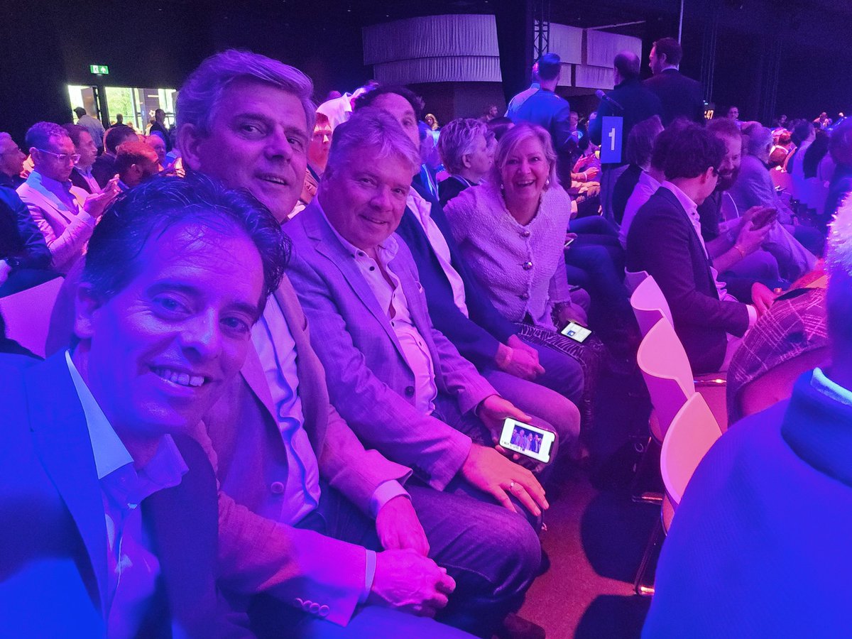 Weer veel gezelligheid bij #vvdcongres! <a href="/RosmarynBoender/">Rosmarijn Boender</a> <a href="/PeterJHendriks/">Peter Hendriks</a> <a href="/roelandvdzee/">Roeland van der Zee</a> <a href="/erikhaverkort/">Erik Haverkort</a>