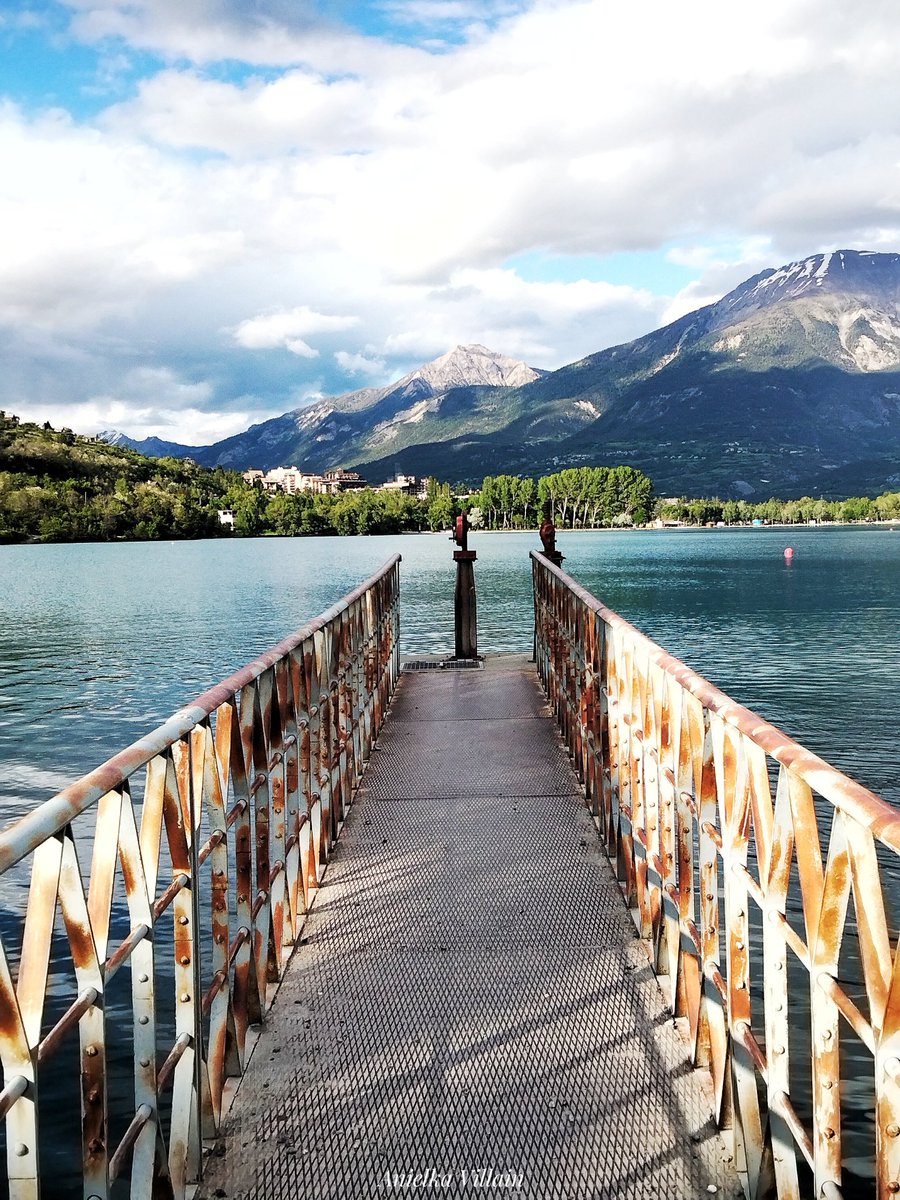 #lacetmontagne #lakeandmontains #naturelover #hautesalpes #france..