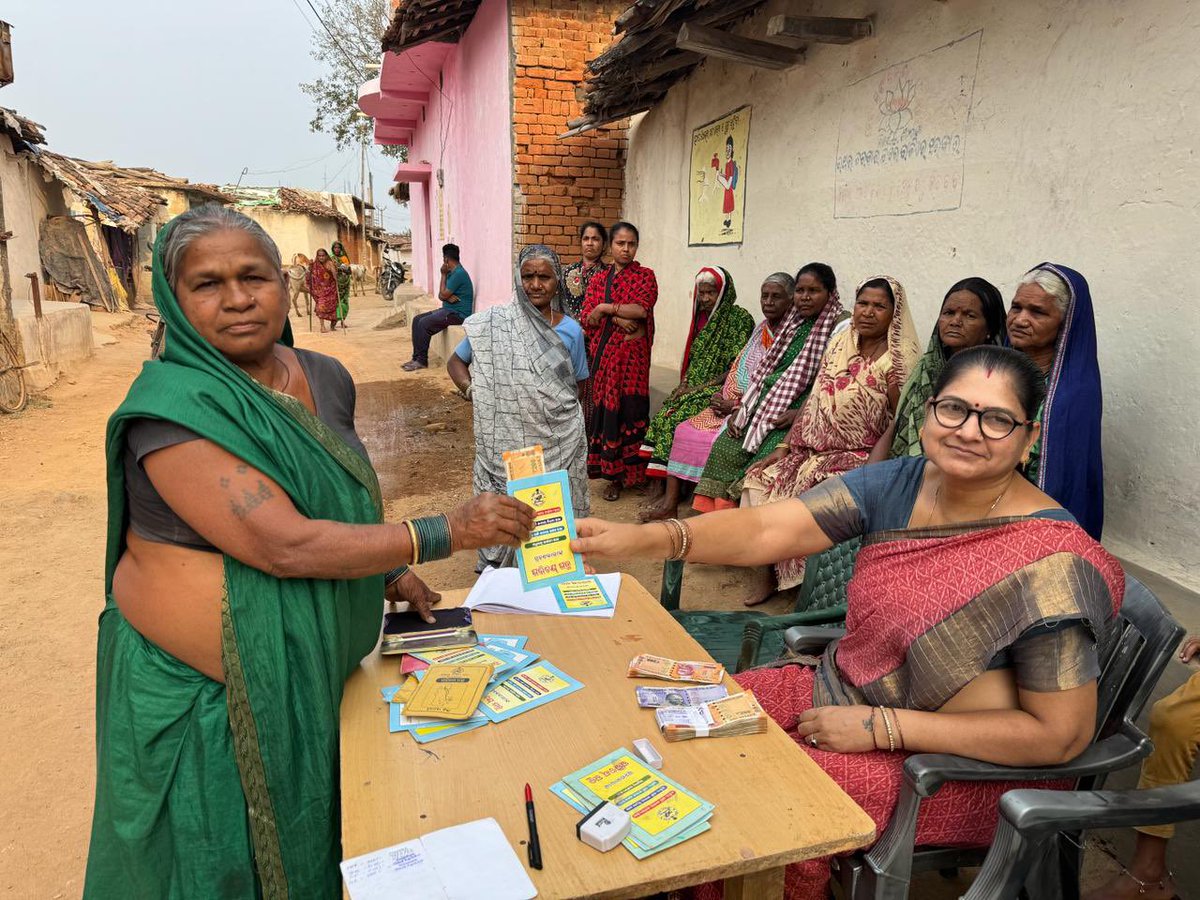Srpnch_Bhaleswr's tweet image. #Myhappiness 
Distribution of #MBPY pension to the beneficiary of my GP. 
#DoorSetpDelivery 
#Backtowork