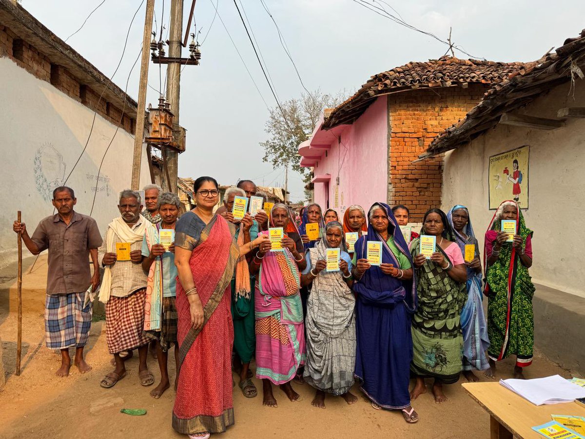 Srpnch_Bhaleswr's tweet image. #Myhappiness 
Distribution of #MBPY pension to the beneficiary of my GP. 
#DoorSetpDelivery 
#Backtowork
