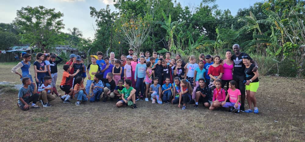 La institución educativa Abraham Lincoln de #Artemisa desarrolló una acampada pioneril amando la naturaleza y a la Patria socialista, se preparan como pioneros exploradores. #PoderPopular.