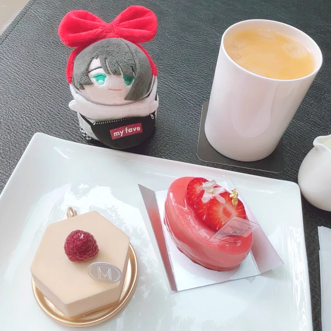 【金沢のおもいで】 コラボのケーキがあるなんて全く情報見ていなかったもので、普通に赤いのと可愛いの頼みましたよねお松は嬉しそうだ