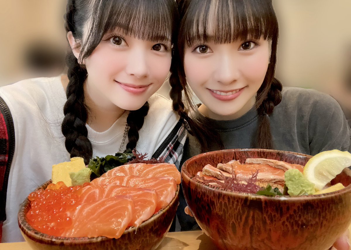 美味しすぎた〜〜〜🐟🧡 （今日の一コマ） 結那「鴨、食べたい“かも”！( ˉ͈̀꒳ˉ͈́ )✧」 花「😐（苦笑）…それはちょっと単純すぎる“かも”」 2人「あーーーー！！😮」（無意識らしいです笑） #ダジャレを結那しゃれ