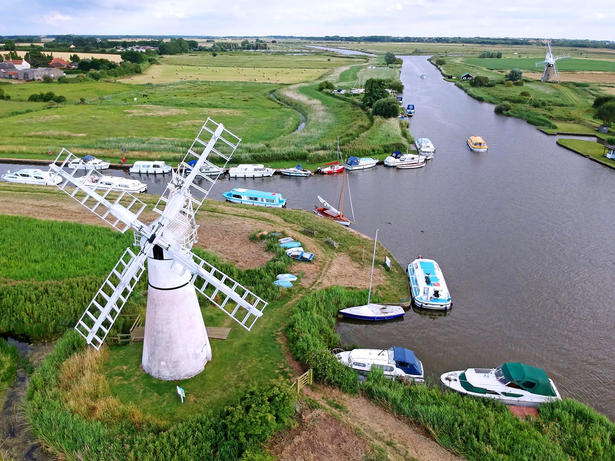HerbertWoods's tweet image. 🚤 Heads up from Herbert Woods! 🏆 The Thurne Mouth Open Regatta 2023 is happening just down the river from us this weekend. Enjoy a thrilling weekend of races and family fun on the water! 🌊

Check it out here: bit.ly/4bQwWTV

#Regatta #SailingFun #FamilyEvent