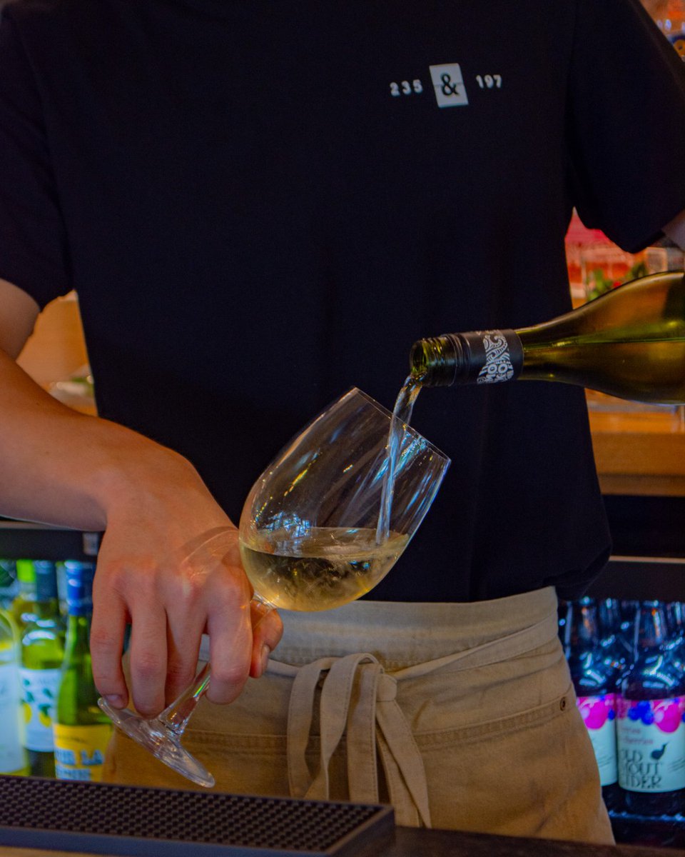 Celebrate National Wine Day the right way – with a bottle of your favourite wine at The Tap & Run! 🍷