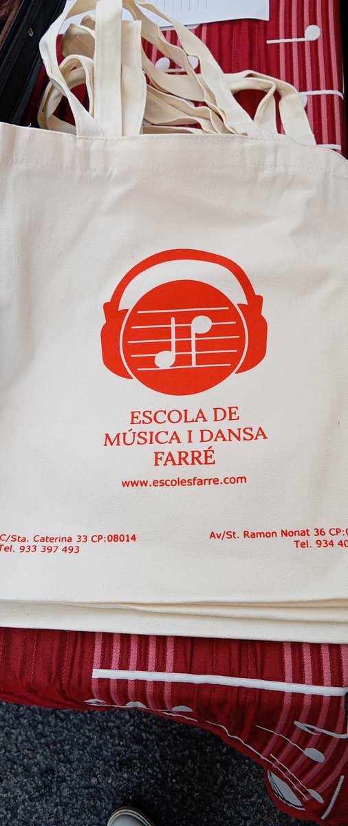 50Farre's tweet photo. @secretariat_shb @BCN_SantsMont @borinots @CotxeresCasinet @sants3radio @onadesants @R_Hostafrancs @FedeHostafrancs @Lleialtat @associacionsbcn @atlesesports L,escola de música Farré ja us espera a #firentitats
Organitzat per @secretariat_shb 
Estarem tot el dia us animem a venir i saludar , us podeu emportar una super bossa moníssima💕 de l,escola de música 🎼, pregunteu les condicions . https://t.co/txVz8RKTH7