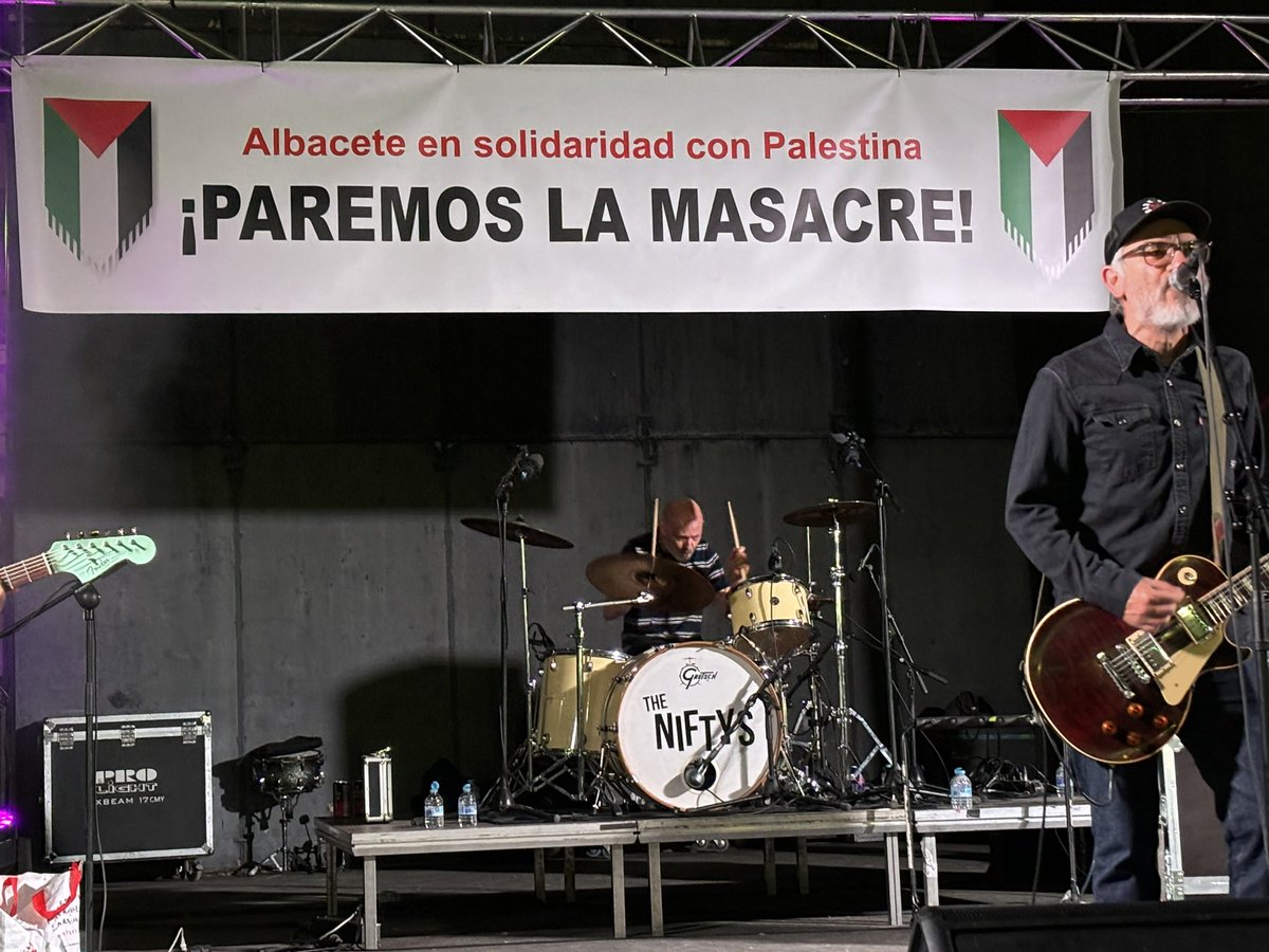 Francho TIERRASECA (@ftierraseca) on Twitter photo La #Música suena en #Albacete #CastillaLaMancha en apoyo de la población de #Gaza y #Palestina.
Concierto benéfico a cargo de <a href="/SurfinBichos/">Surfin' Bichos</a> <a href="/theniftys/">The Niftys</a> Vulva-Loo y <a href="/RajadeNavaja/">RajadeNavaja</a>.
👏👏👏 para quienes promovieron y organizaron una gran noche para una causa justa. La #Música suena en #Albacete #CastillaLaMancha en apoyo de la población de #Gaza y #Palestina.
Concierto benéfico a cargo de <a href="/SurfinBichos/">Surfin' Bichos</a> <a href="/theniftys/">The Niftys</a> Vulva-Loo y <a href="/RajadeNavaja/">RajadeNavaja</a>.
👏👏👏 para quienes promovieron y organizaron una gran noche para una causa justa.