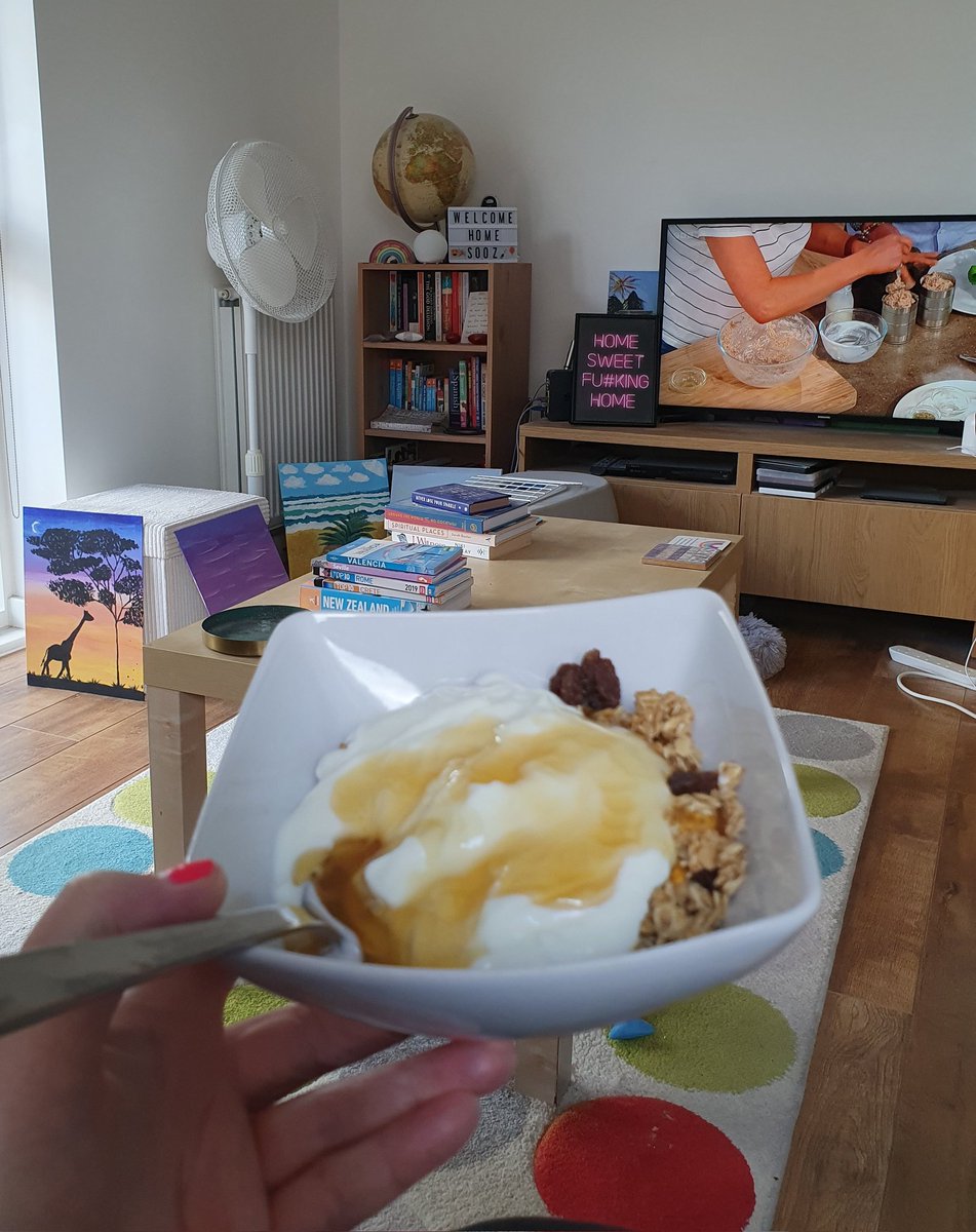 They're cooking up a feast and I'm muching on yoghurt, granola & honey #SaturdayKitchen