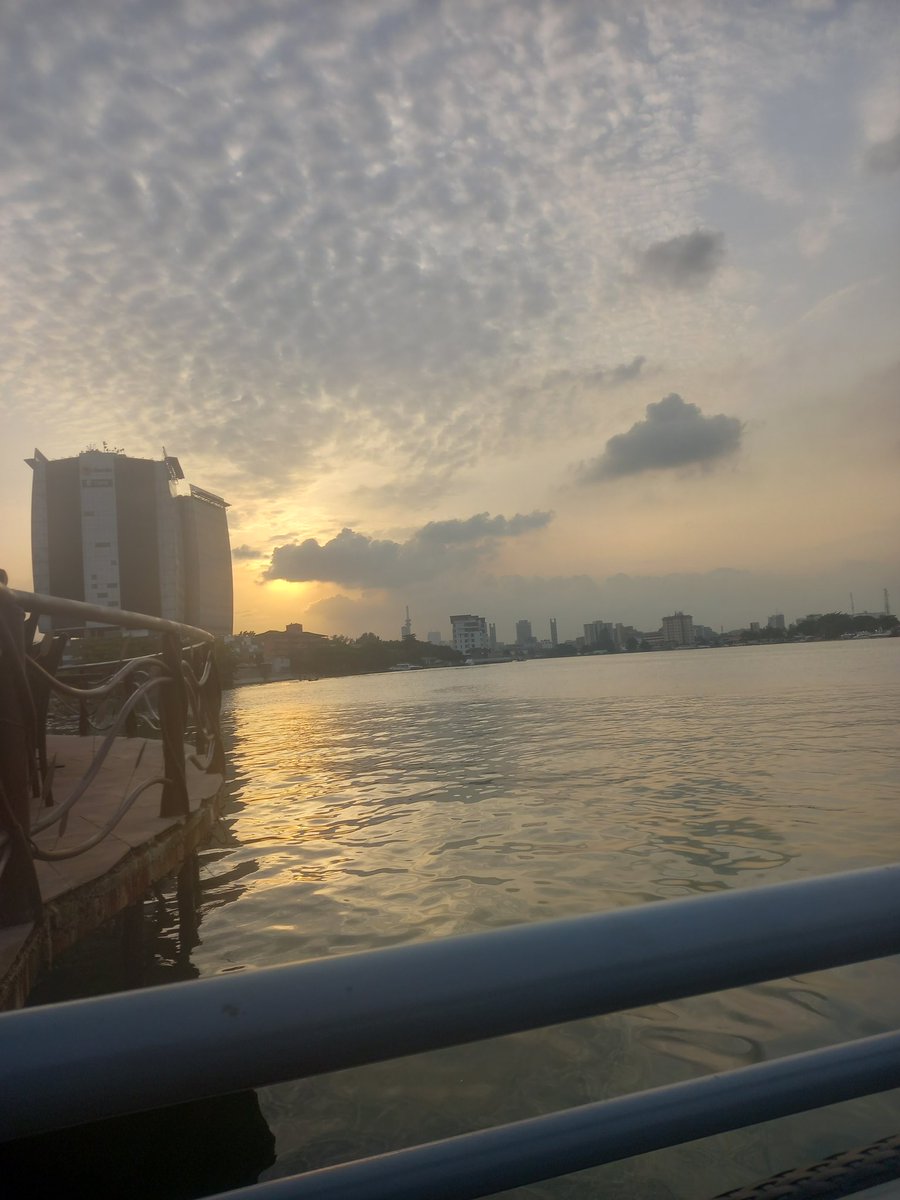 Mr_Pucca's tweet photo. 4 pics, 1 word = Lagos ✌🏿 https://t.co/GwKdFOkWZk