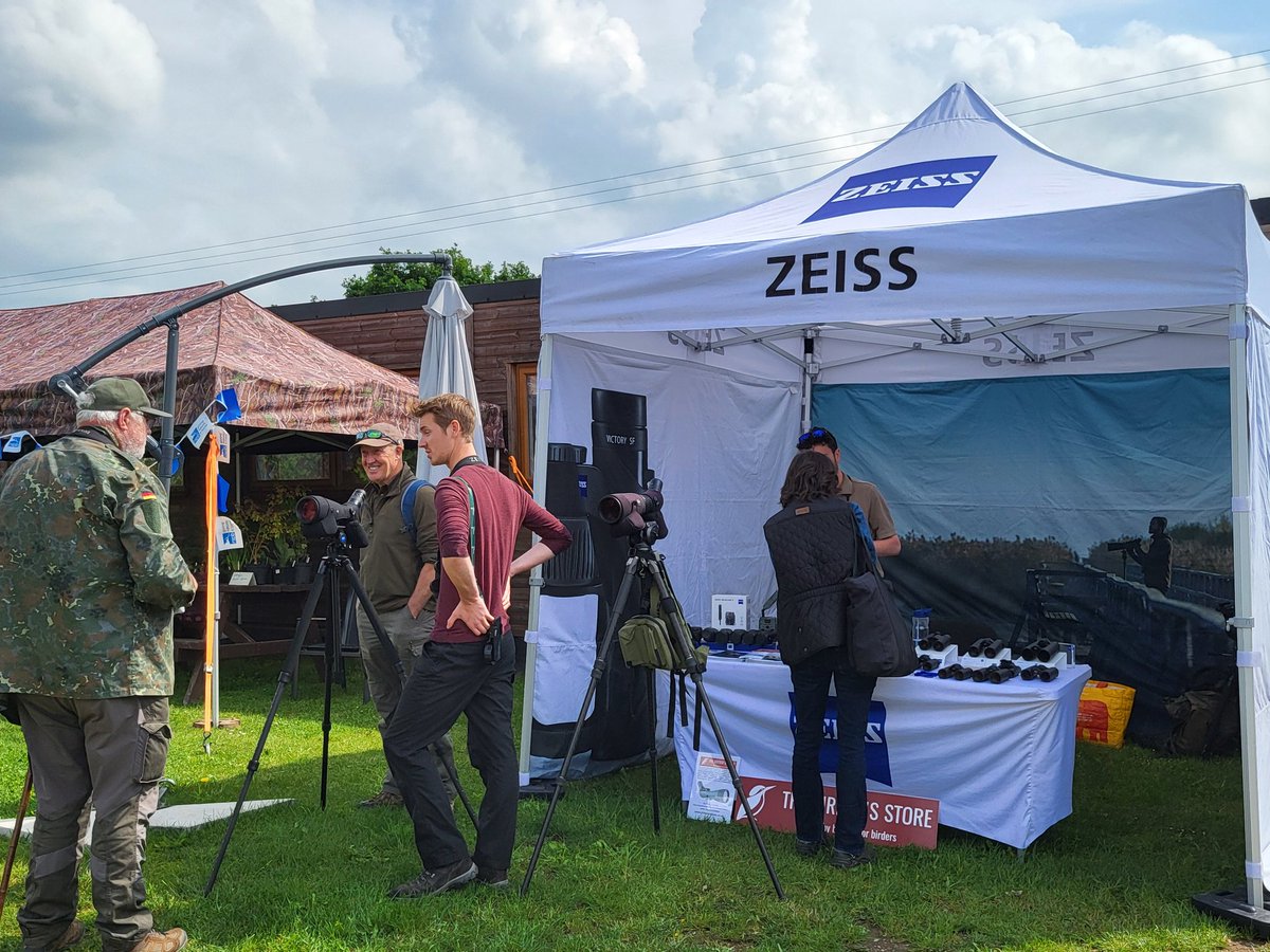 It's a beautiful spring day here at @WildgooseRT Nature Reserve for the Worcester & Malvern RSPB 'Beginning Birding' Open Day. We're here with @_TCartz from @ZEISSBirding until 3pm. Everyone welcome! #WorcestershireHour #WorcsBirds