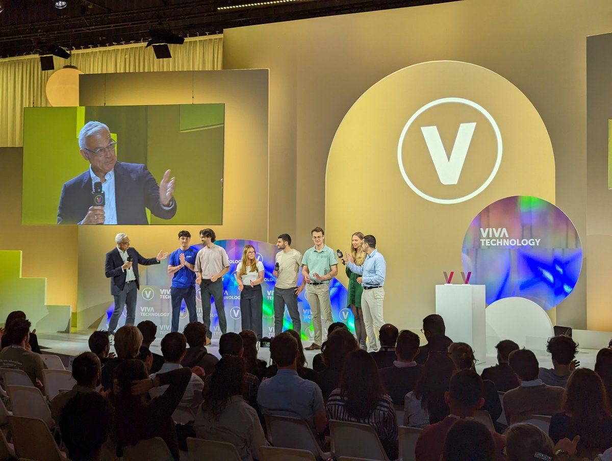 🔵🚀 Bravo aux jeunes étudiants entrepreneurs du - Next Startupper Challenge - à @VivaTech ! Les #CCI sont à vos côtés pour vous accompagner #VivaTech 👏👏