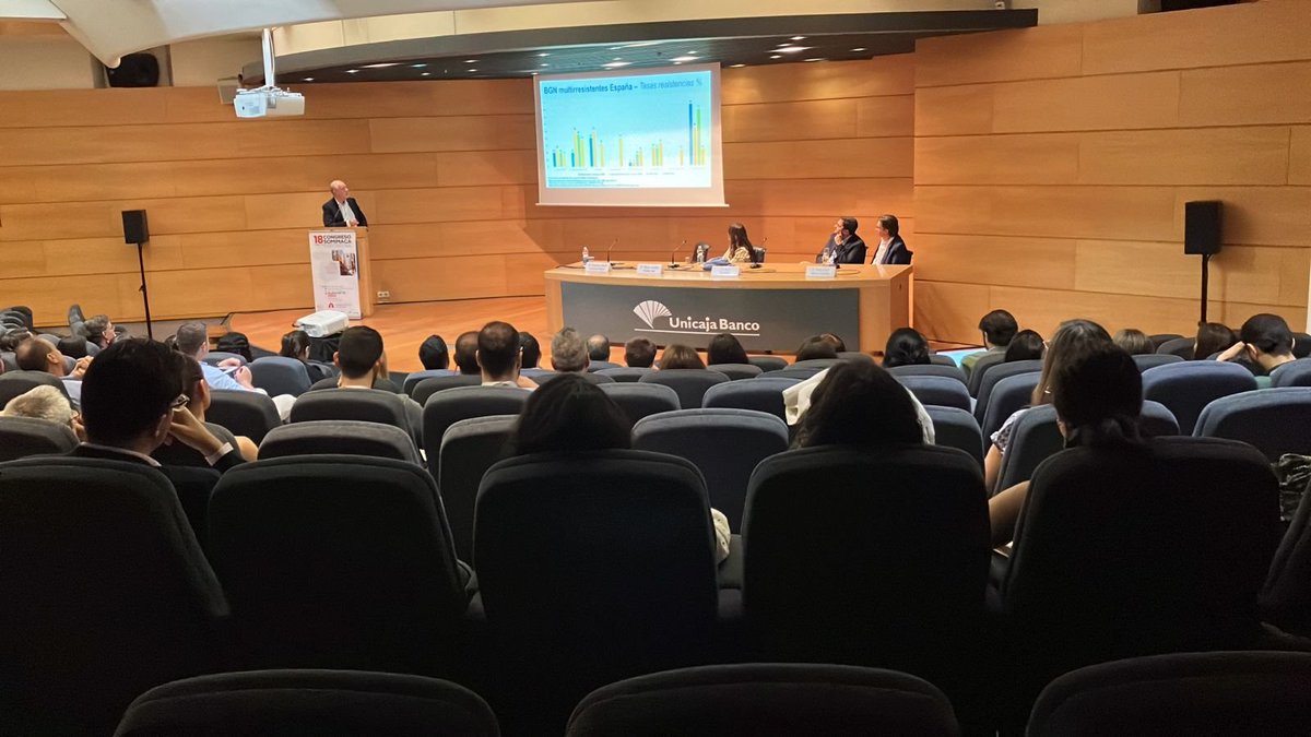 🚩Continuamos con la Mesa: "Actualización en #enfermedadesinfecciosas".
👥Moderadora:
María Lourdes Porras Leal
Ponentes:
Francisco Javier González Gasca
José Barberán
José Javier Blanch Sancho

#18somimaca